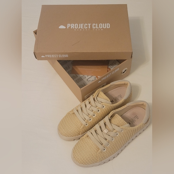 Project Cloud Paisley A Women's Foam Sneaker Vegan Leather Size 7 EUC with Box - Picture 6 of 13